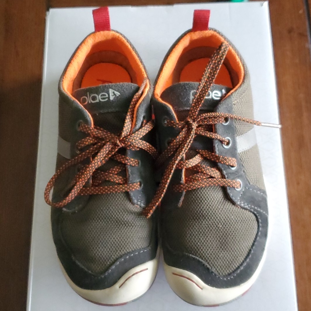 Plae sneakers